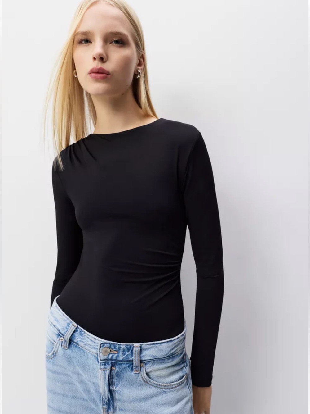 Black Long-Sleeve Slim Crewneck Top for Women